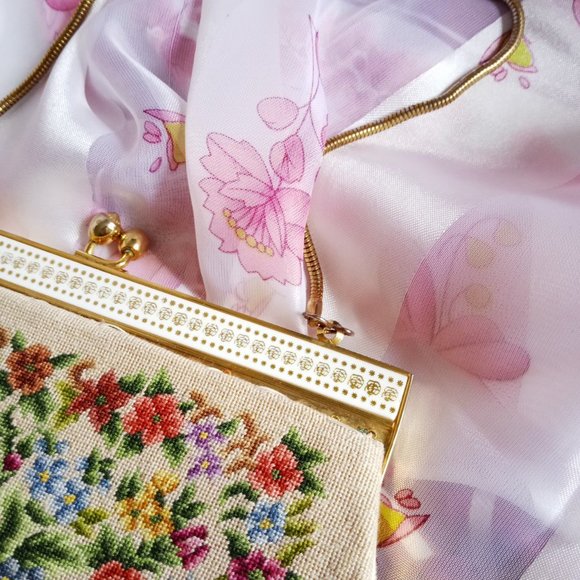 VTG // Structured Floral Tapestry Purse - Picture 2 of 4